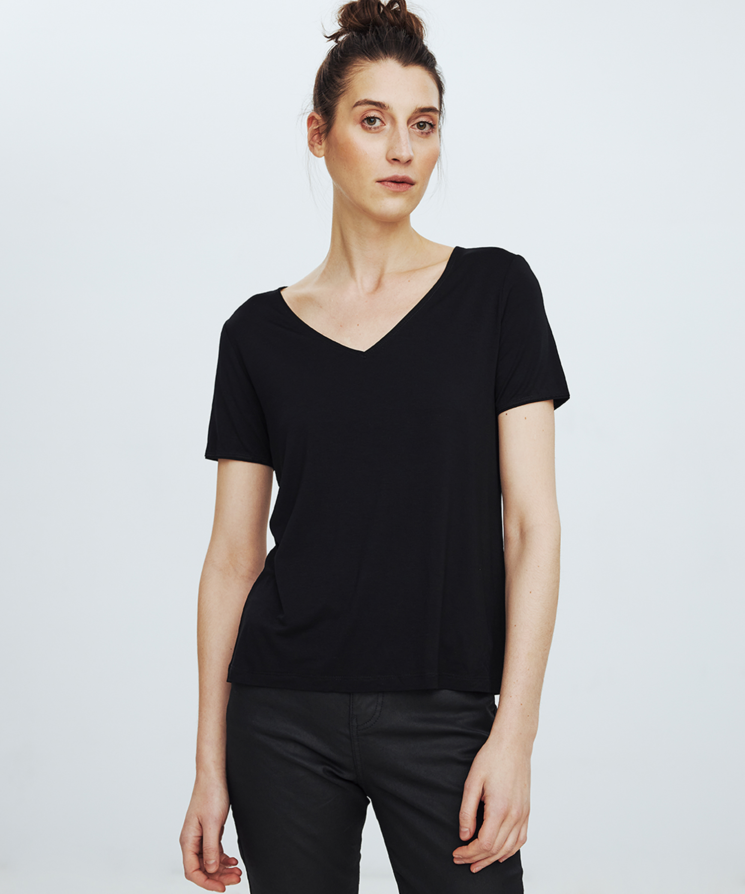 Black Classic V-neck no. 126