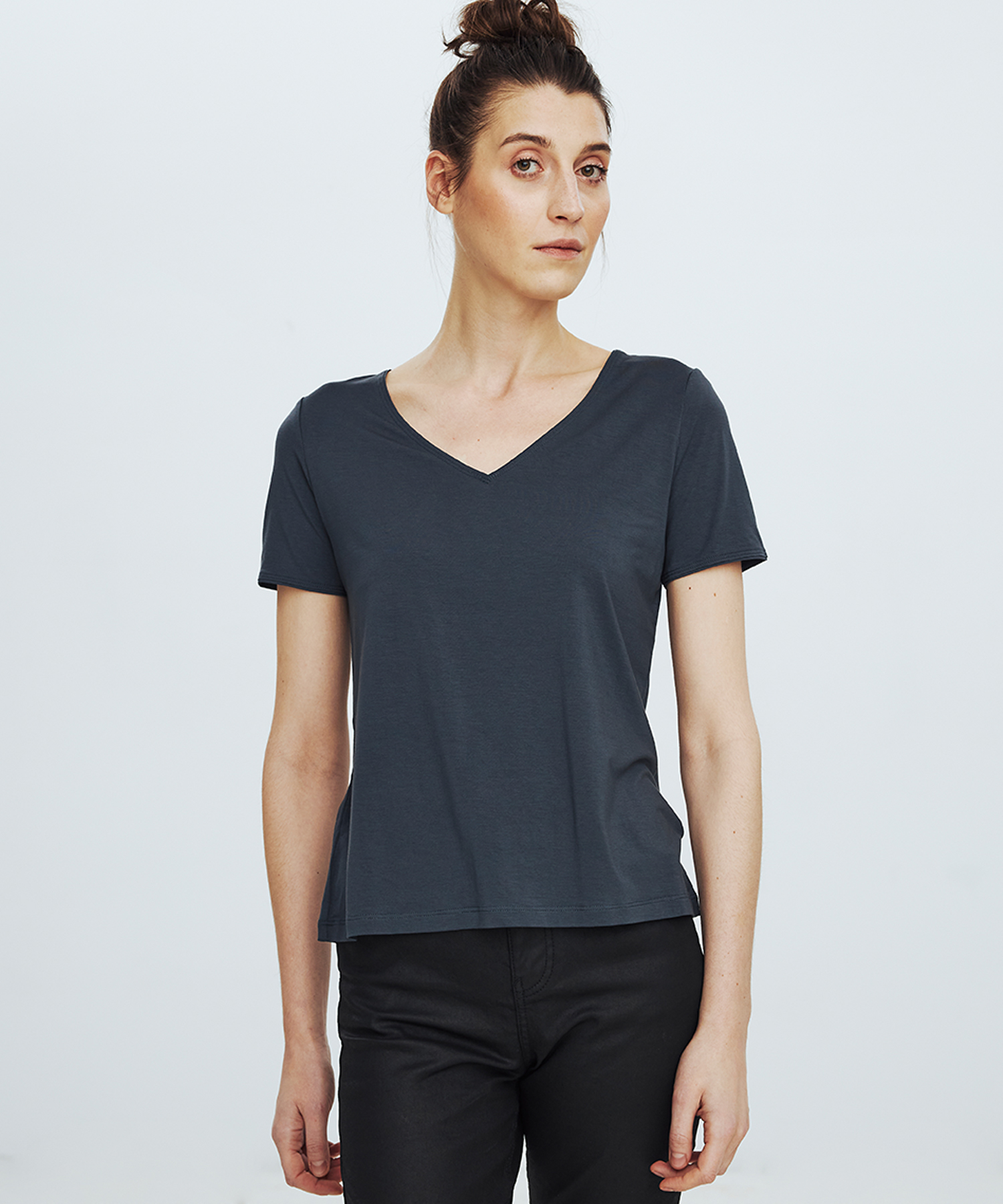 Dark Cool Grey Classic V-neck no. 126