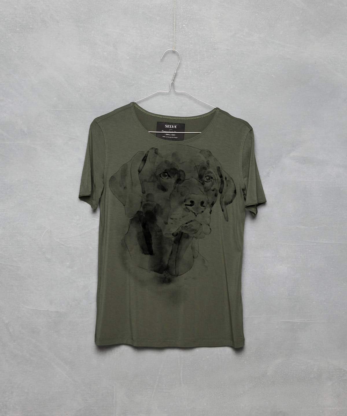 Labrador retriever khaki t-shirt woman