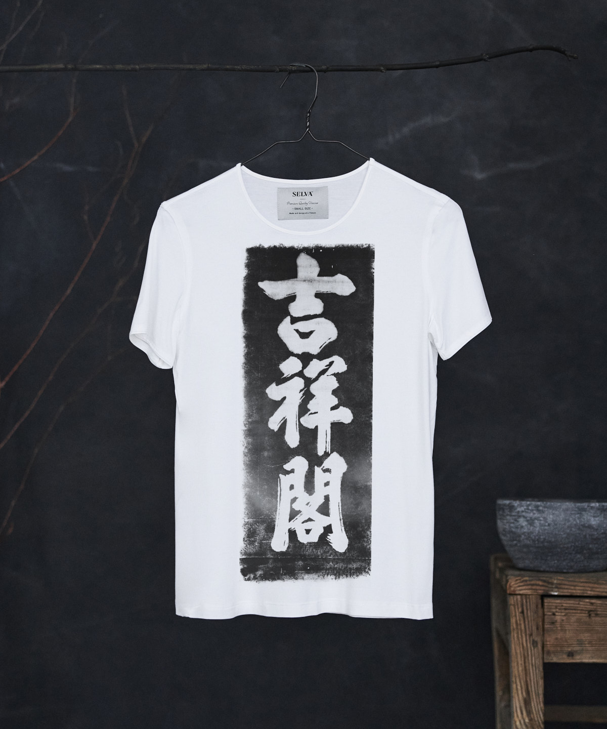 Stone rubbing no.1 white t-shirt woman