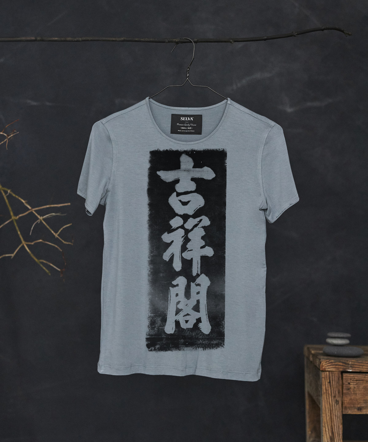 Stone rubbing no.1 storm cloud t-shirt woman