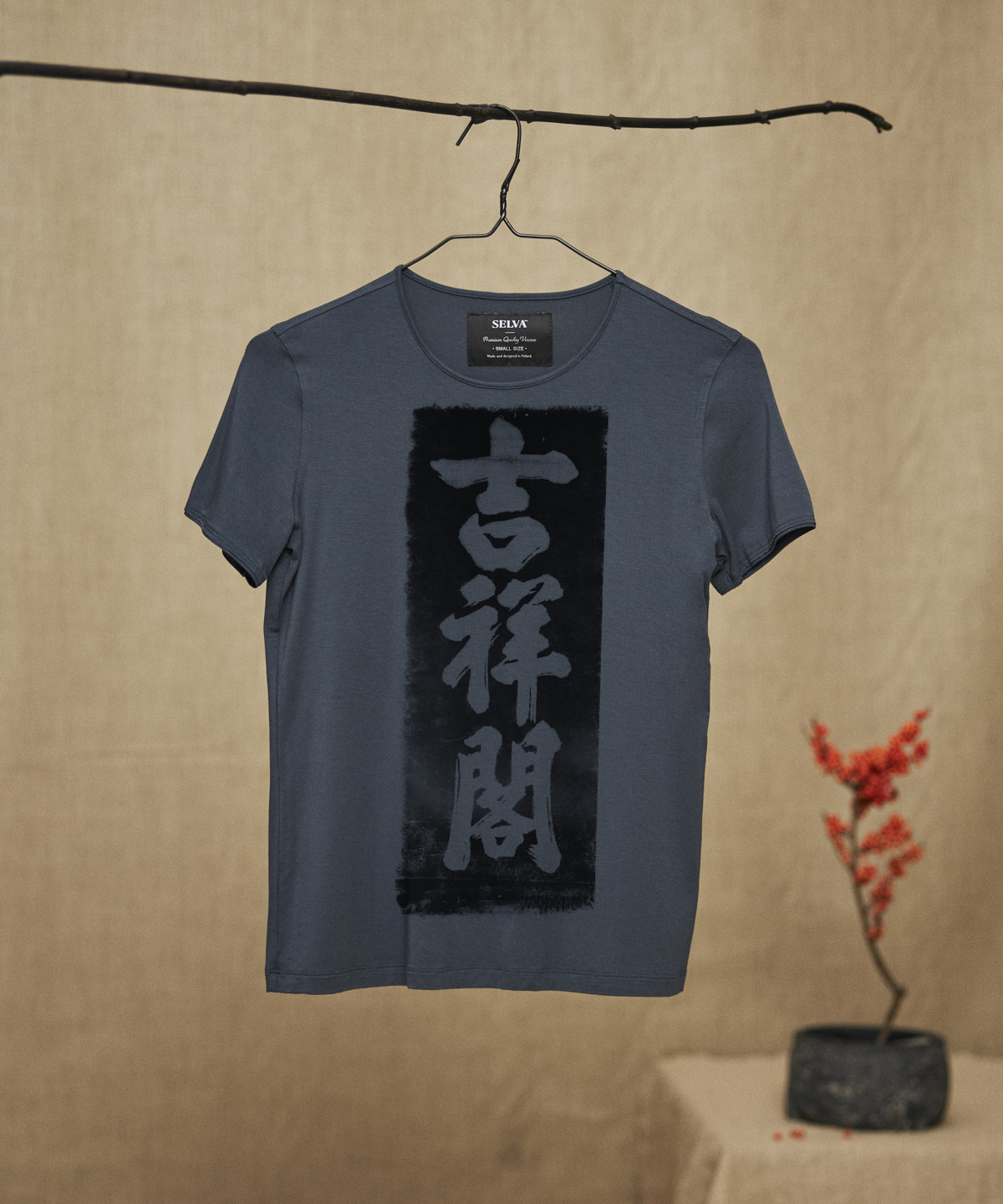Stone rubbing no.1 dark cool gray t-shirt woman